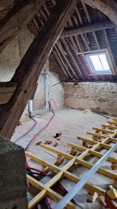 Lire la suite à propos de l’article Chantier en cours: aménagement d&rsquo;un comble